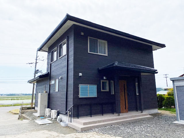 下がり天井が映える、開放感と収納力を兼ね備えた住まい