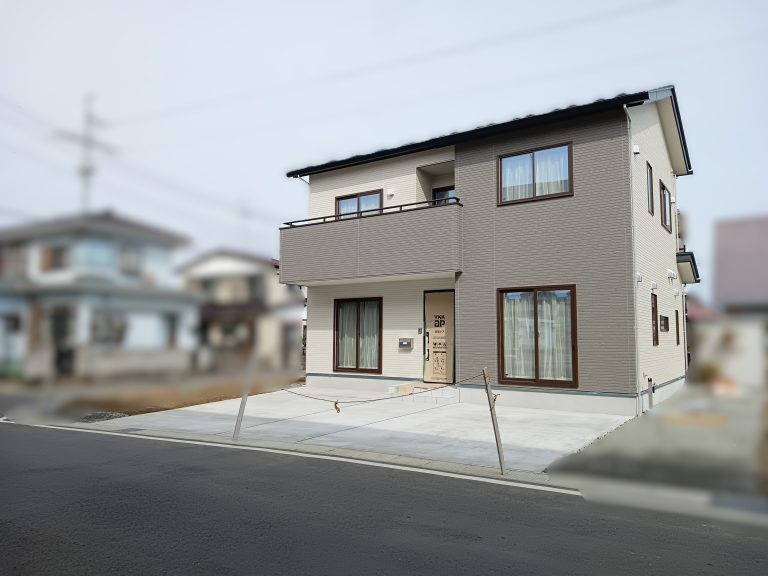壁付けキッチンでLDKを広く、家族が自然とつながる住まい。